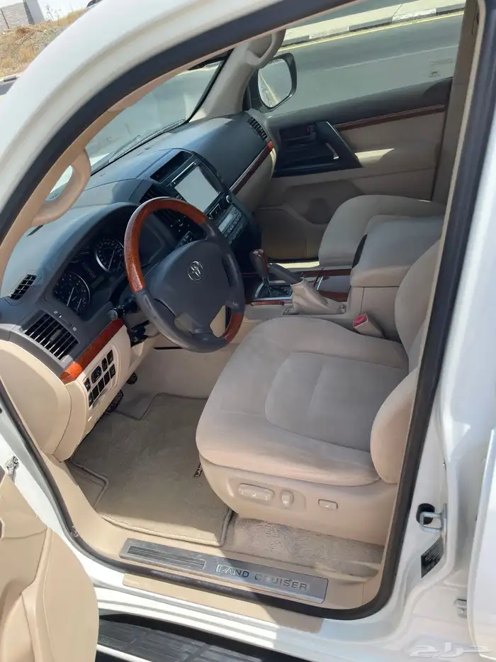 لاندكروزر مديل 2014 فل كامل في غاية النظافة 19