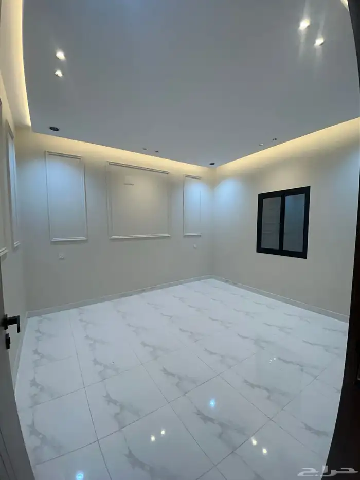 للبيع شقة دور ارضي بحوش وسيع شمال الخميس 9