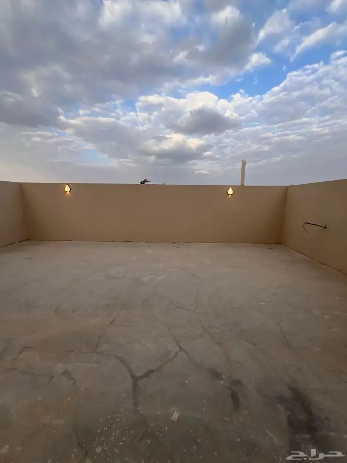 للبيع فيلا روف مع ملحق حى الراقى خميس مشيط 43