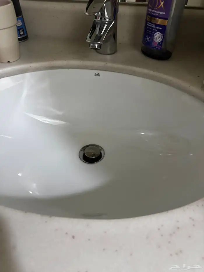 مغسلة مع دولاب خشب للبيع 2