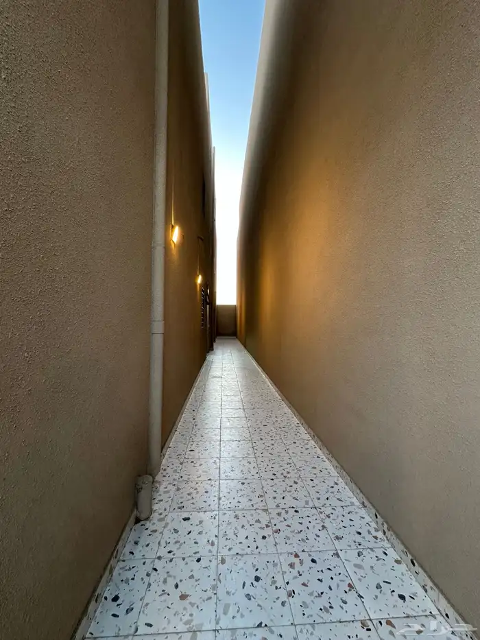 للبيع شقه ارضيه بحوش وبايكه سياره بشمال الخميس550الف 4