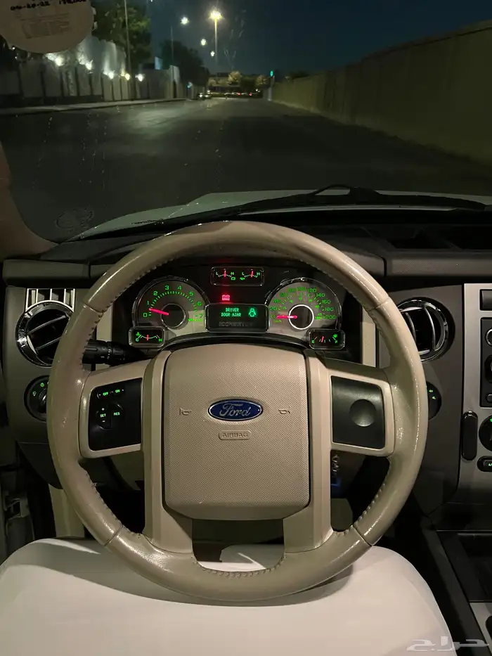 فورد اكسبديشن 2013 8