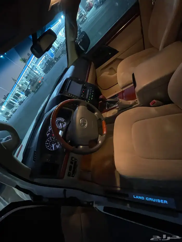 لاندكروزر مديل 2014 فل كامل في غاية النظافة 10