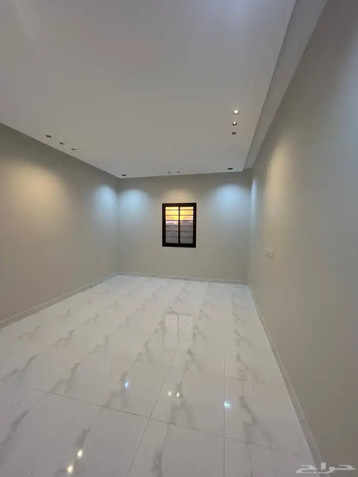 للبيع شقة دور ارضي بحوش وسيع شمال الخميس 13