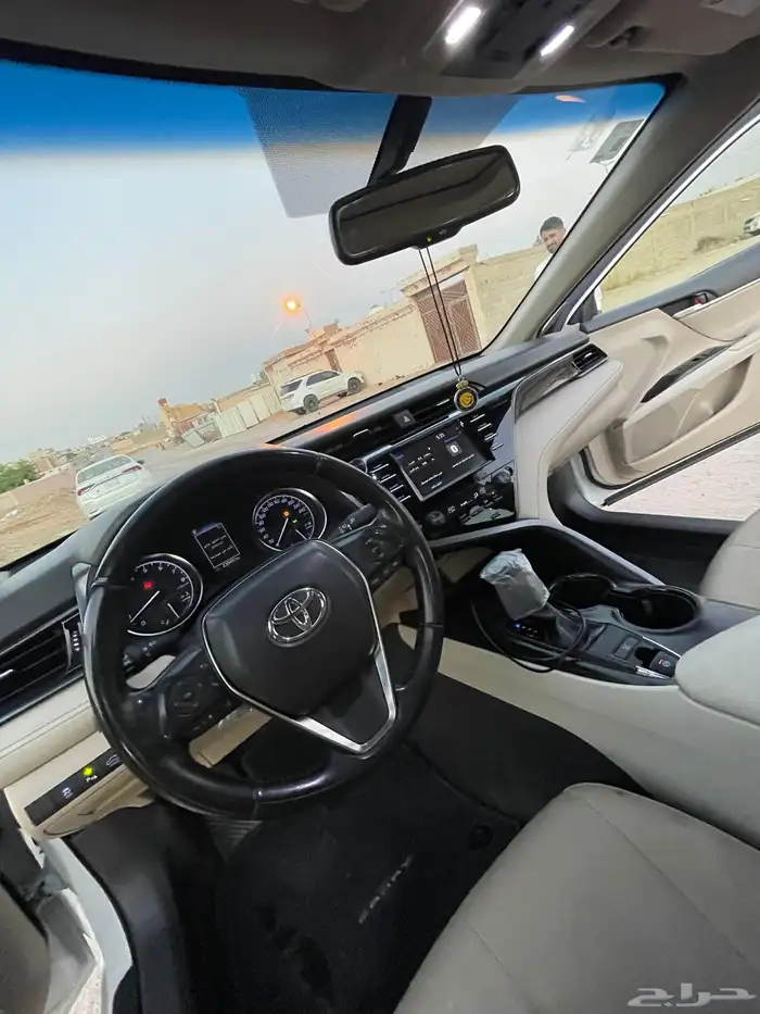 للبيع كامري موديل 2020 GLI وراد عبداللطيف 9