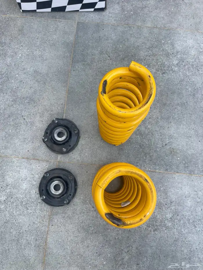 يايات أسترالية أمامية لون أصفر بحالة ممتازة 2