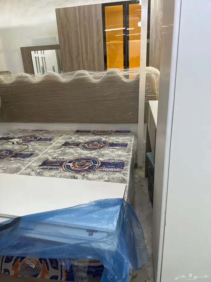 7 pices bedroom set   2500 sar only 1