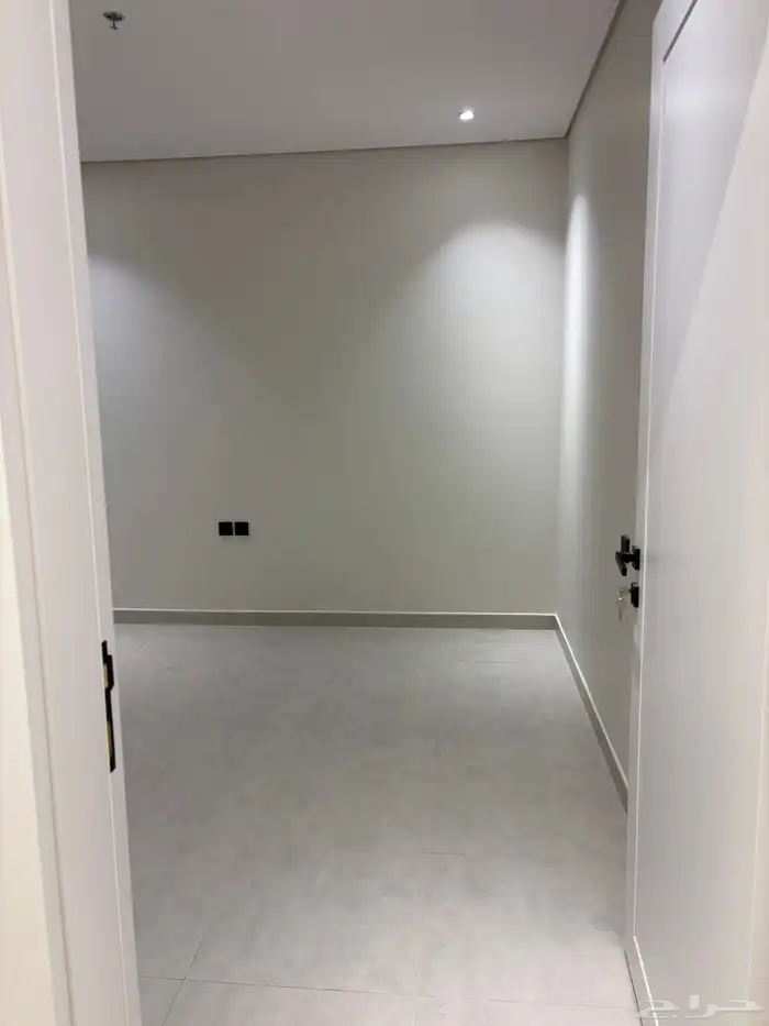 شقة فاخرة للايجار في كورنيش الخبر 13