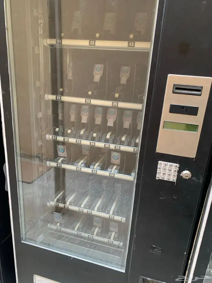 الة بيع ذاتي مشروبات وسناك للايجا. 0