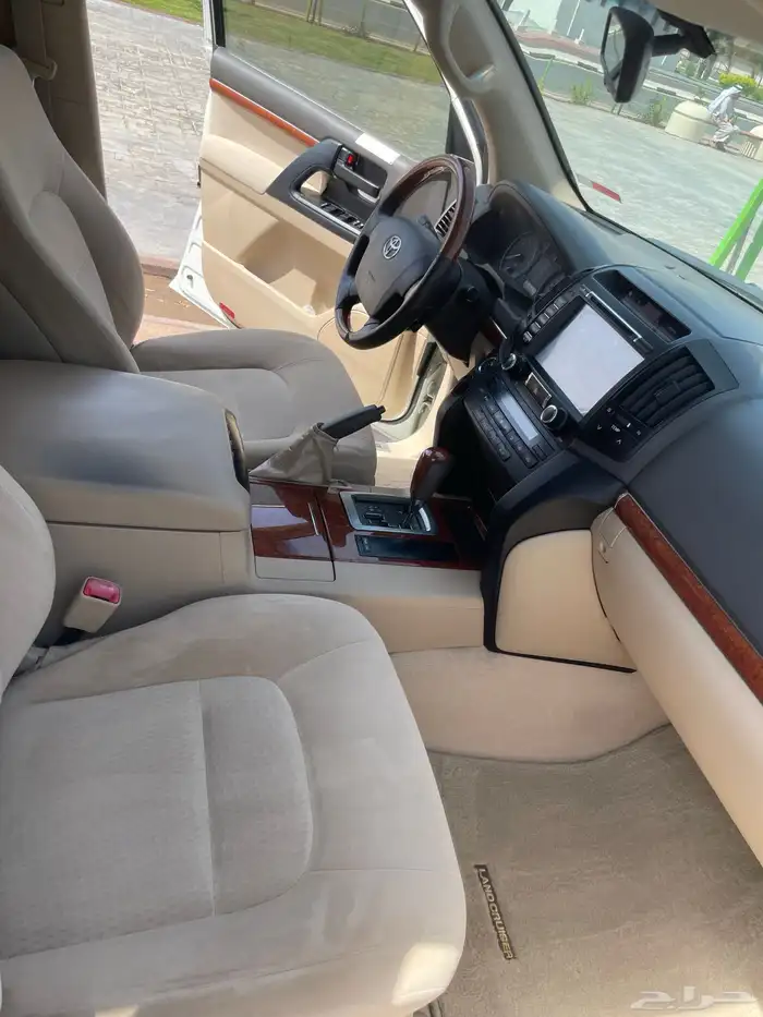 لاندكروزر مديل 2014 فل كامل في غاية النظافة 11