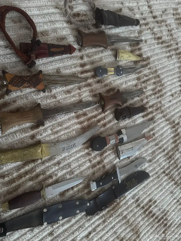 للبيع مجموعه سكاكين قديمه 0