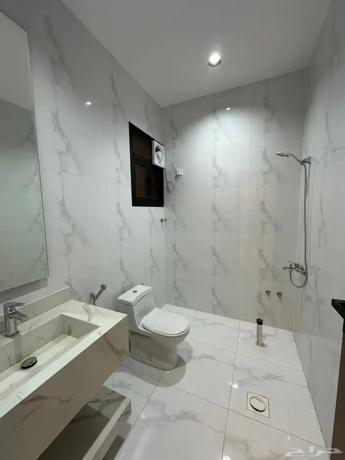 للبيع شقه ارضيه بحوش وبايكه سياره بشمال الخميس550الف 13