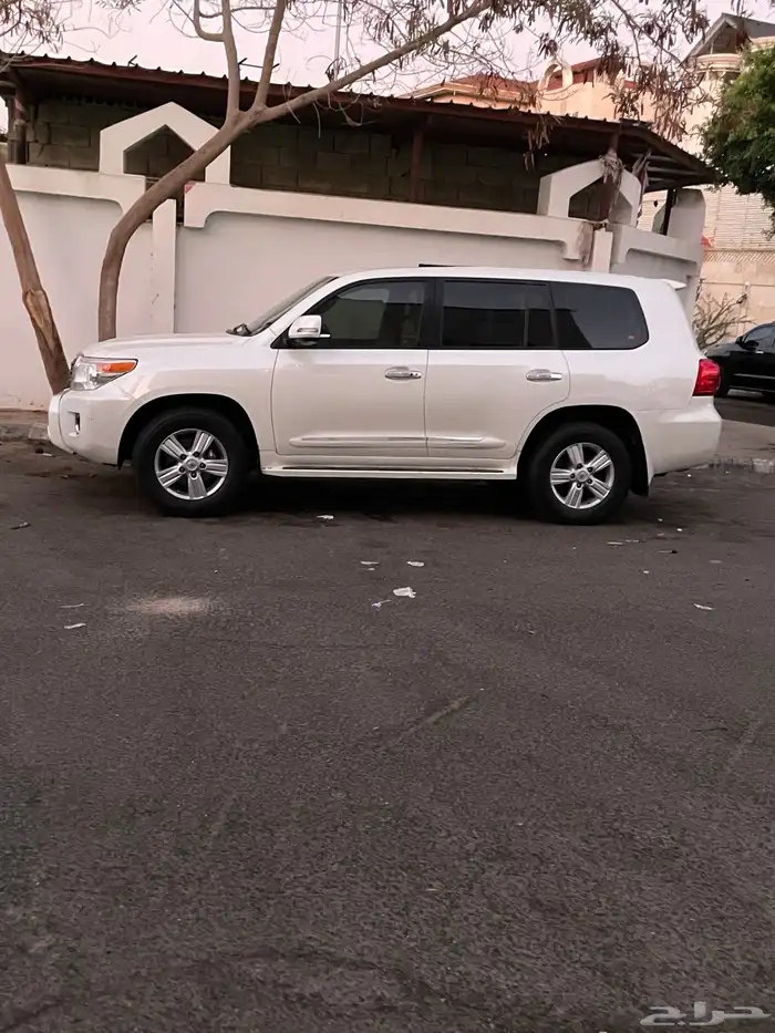 لاندكروزر مديل 2014 فل كامل في غاية النظافة 26
