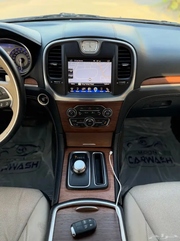 كرايزلر C300 موديل 2015 25
