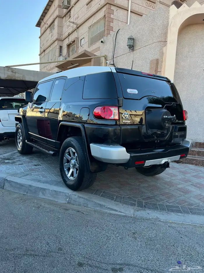 اللون اسود FJ 1 2012 16