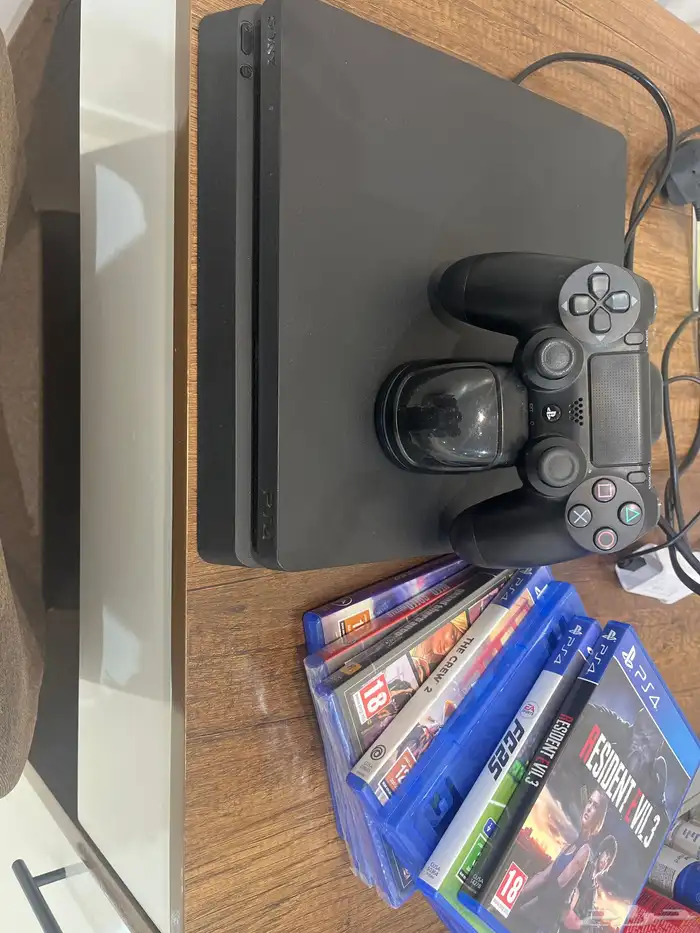 PS4 Pro   بليسيشن 4 برو مع 6 العاب 0