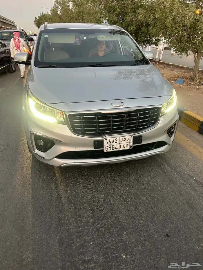 كيا كرنفال سياره عائليه 14
