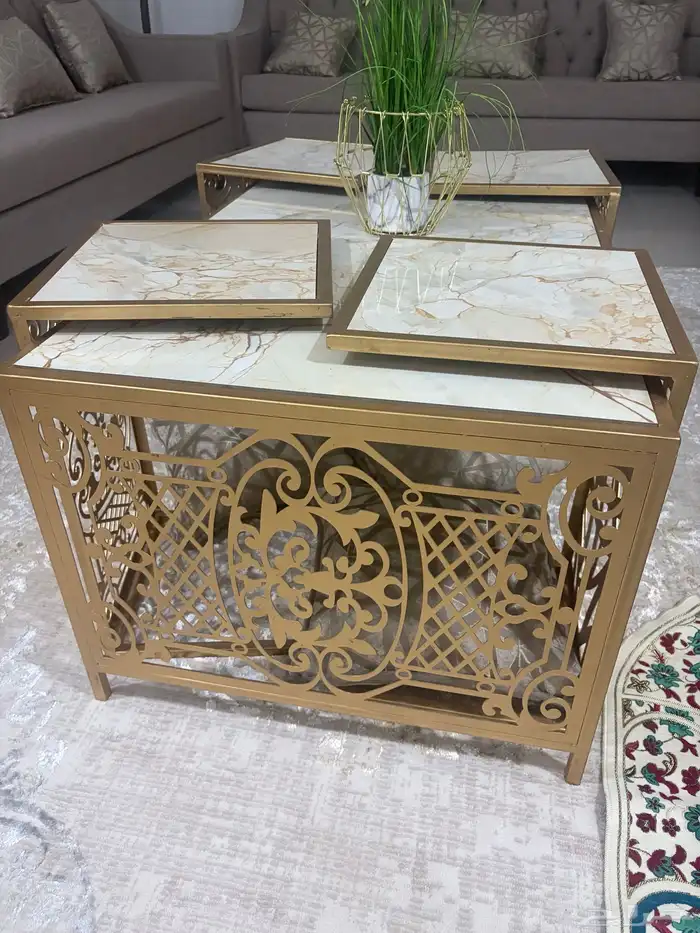 طاوله من 4 خدمه و 2 طاولات استقبال 0
