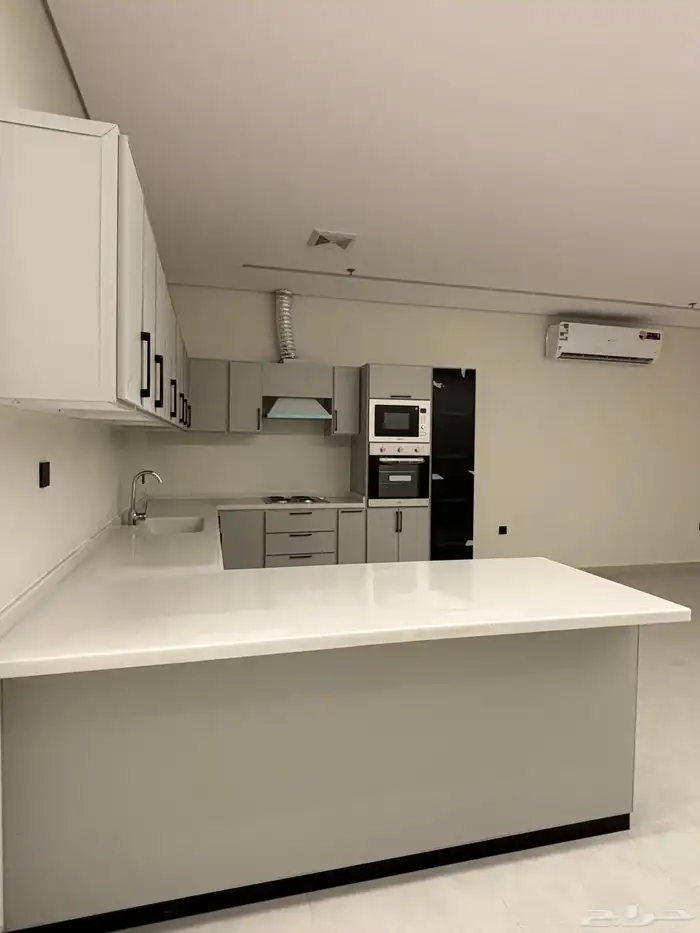 شقة فاخرة للايجار في كورنيش الخبر 10