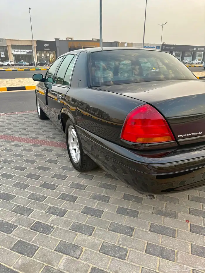 فورد كراون فكتوريا LX Sport قير أرضي موديل 2002 سعودي 23