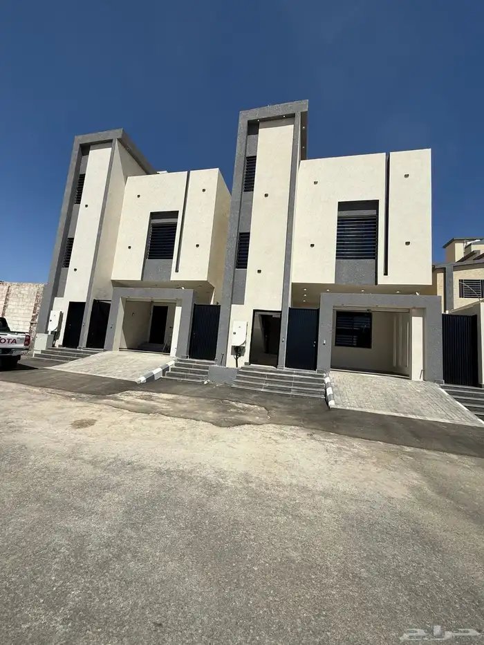 للبيع دور تاني بملحق علوي ومشب حي التسامح خميس مشيط 0