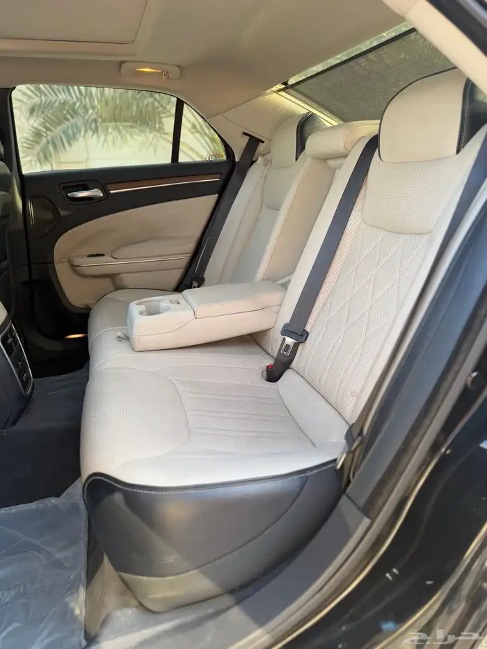كرايزلر C300 موديل 2015 17
