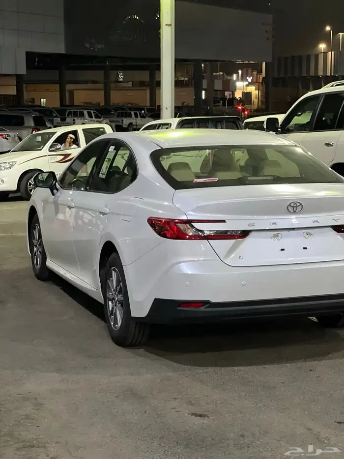 كامري 2025 فئة E سعودي جديد اصفار 4