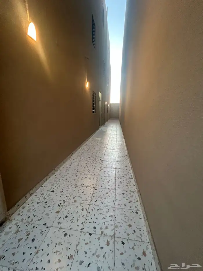 للبيع شقة دور ارضي بحوش وسيع شمال الخميس 2