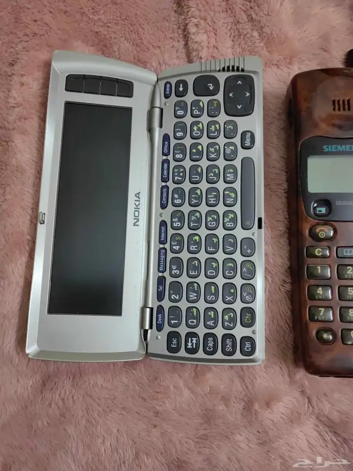 اثنين جوالات نوكيا وسمنس بحالتها ولا يوجود شاحن لها 4