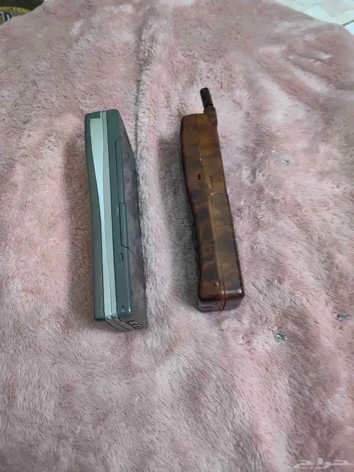 اثنين جوالات نوكيا وسمنس بحالتها ولا يوجود شاحن لها 3