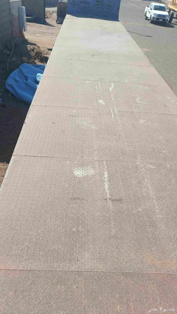 تيدر سطحا جاهز لشغل نضيف ثلاث محاور كفرات نص عمر 6