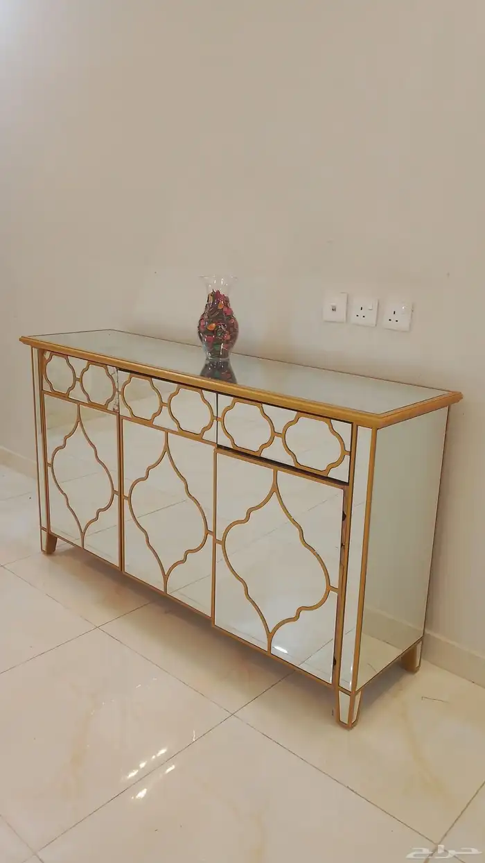 دولاب صالة زجاجي مدخل للبيع 1