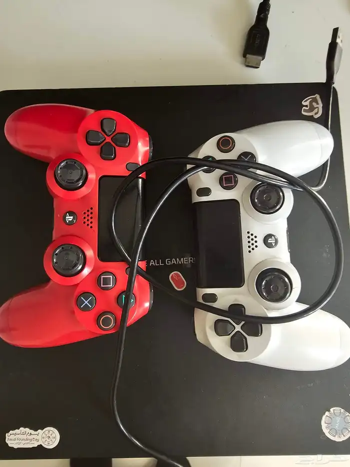 جهاز بلاستيشن 4 ps4 الجهاز بحالة ممتازه يوجد جهازين تحكم 0
