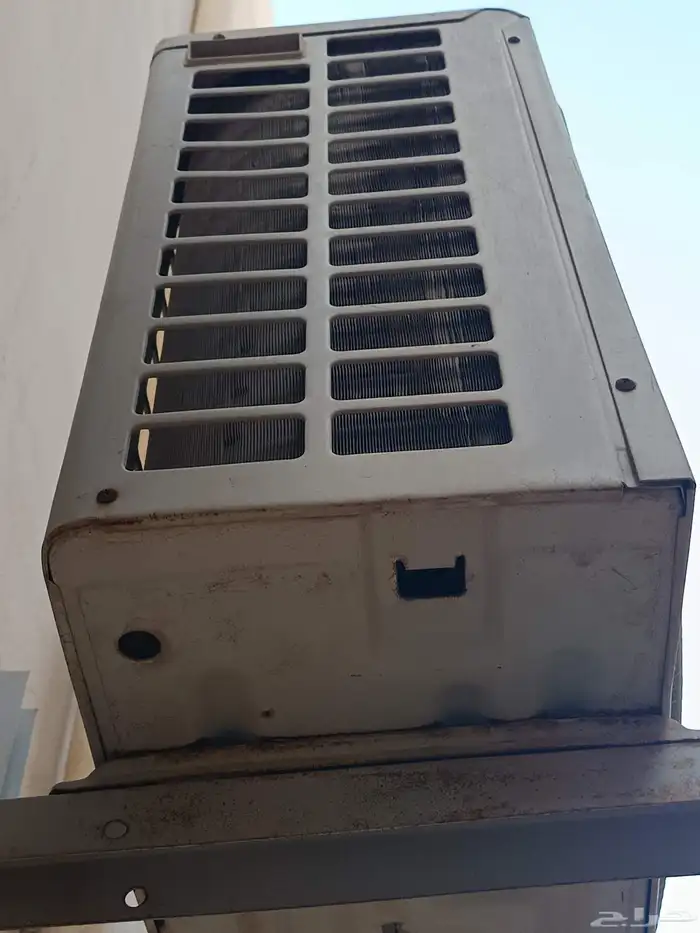 عدد 2 مكيف اسبيلت واحد يحتاج ديمنو مروحة والاخر يحتاج غاز فق 9