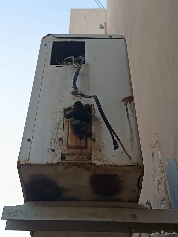 عدد 2 مكيف اسبيلت واحد يحتاج ديمنو مروحة والاخر يحتاج غاز فق 8