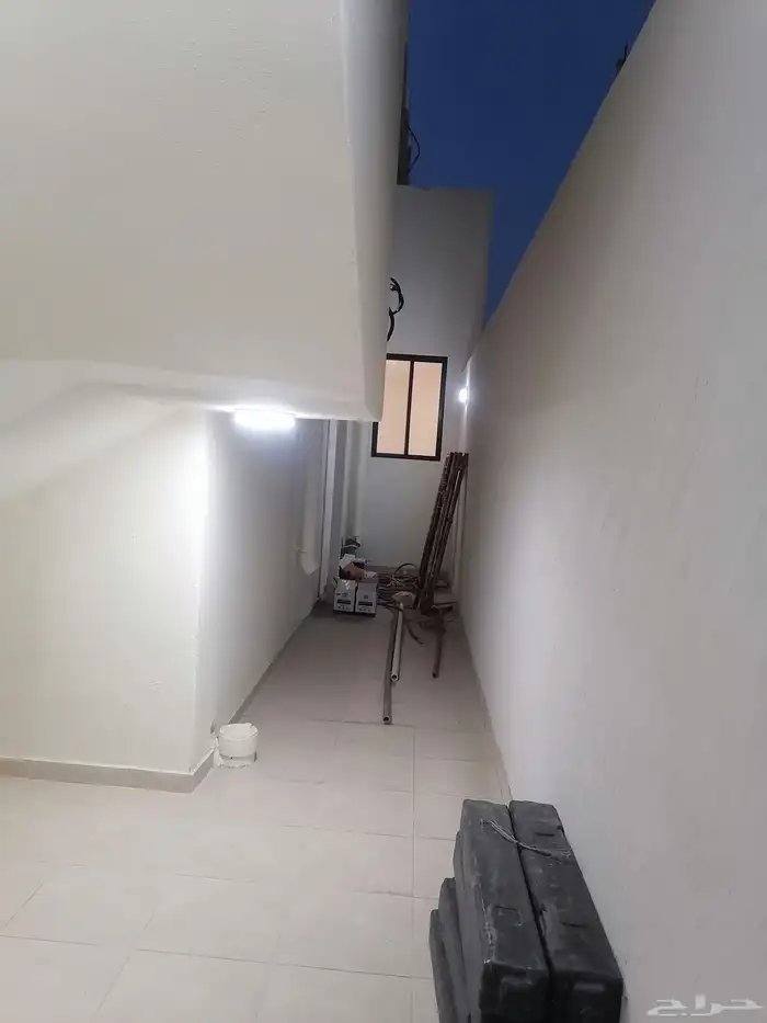 للبيع شقة تمليك روف درج داخلي للسطح بحي الملك فهد داخل الحد 1