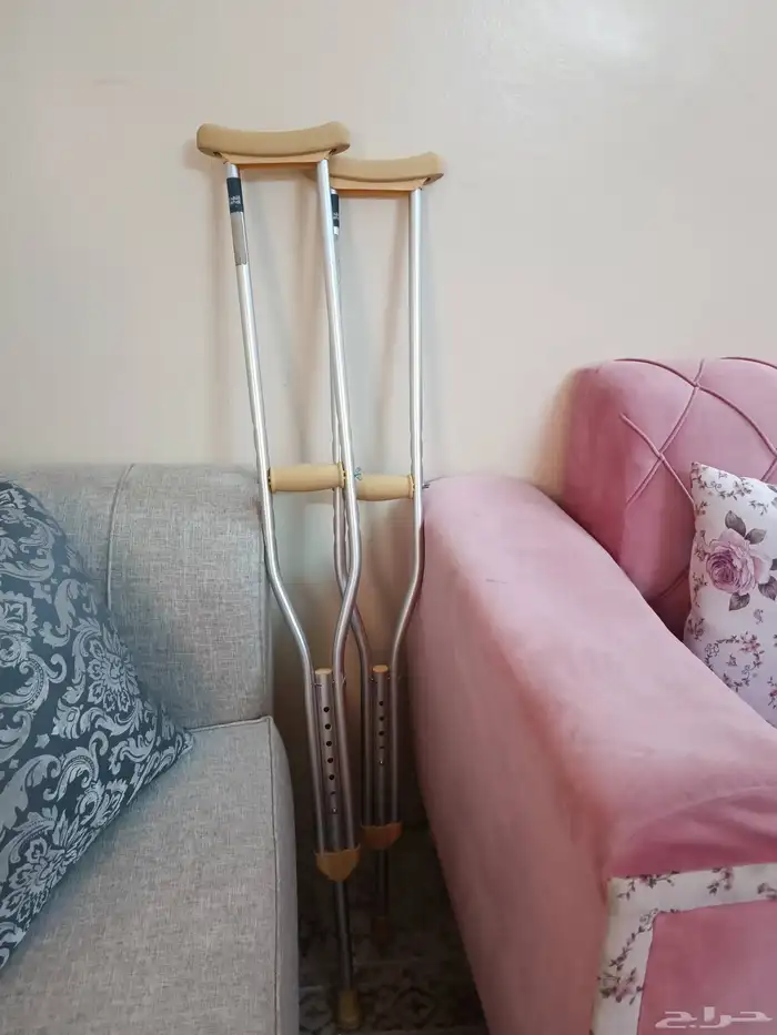 crutches 0