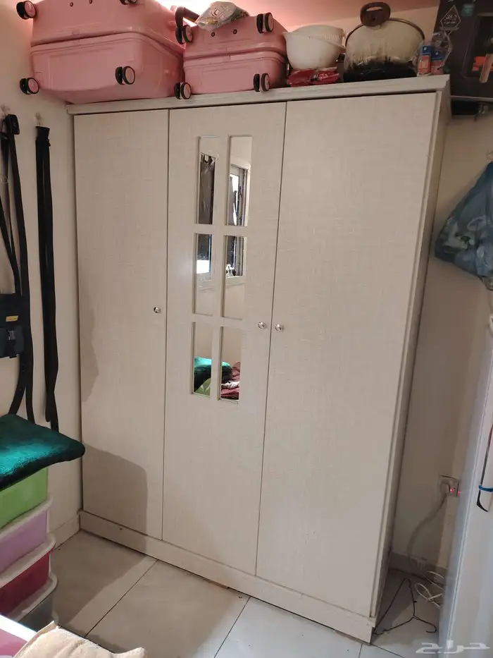 للبيع سرير و دولاب 0