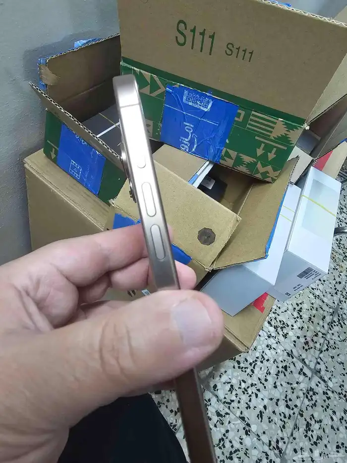 iphone 16 pro 256G Desert 2