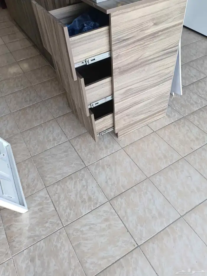 كونتر خشب العرض 330 الارتفاع 90 6باب 3 درج بسعر مناسب جدا 0