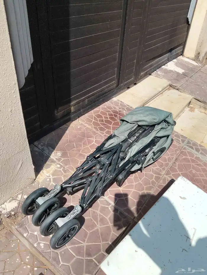 عربيه اطفال وطاولتين 0