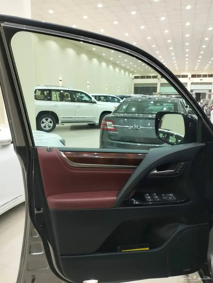 لكزس مخزن 2020 LX570s شرط فحص ممشي 74 الف 3
