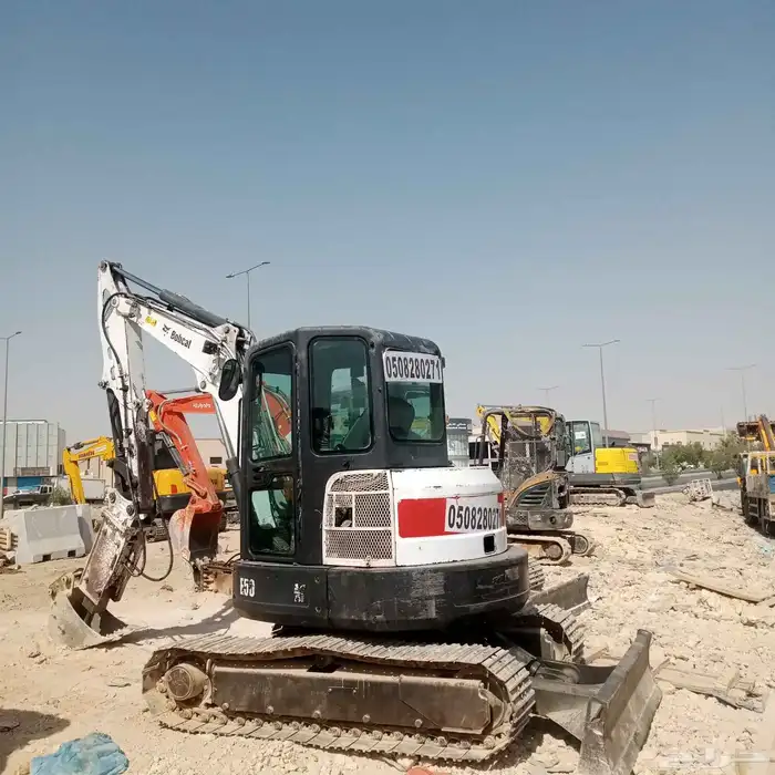 بكلين صغير للايجار يتميز بالشغل في الاماكن الضيقه 0