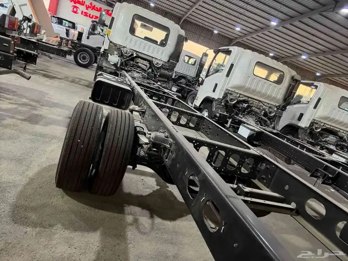 ايسوزو شاحنة 7.5طن شاص 6.80م عدد 6مسمار موديل 2025 3