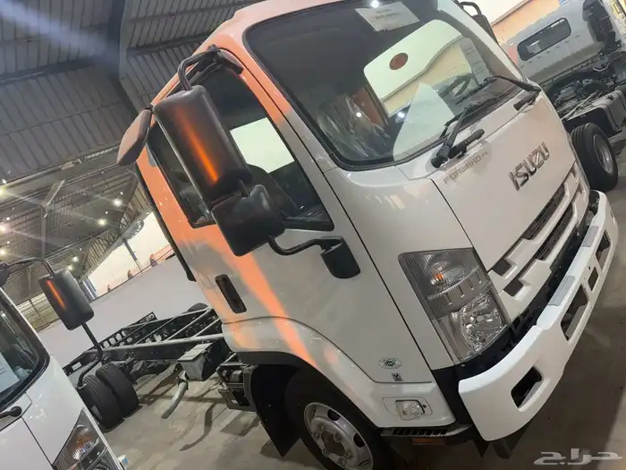 ايسوزو شاحنة 7.5طن شاص 6.80م عدد 6مسمار موديل 2025 0