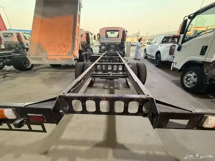 ايسوزو شاحنة 7.5طن شاص 6.80م عدد 6مسمار موديل 2025 5