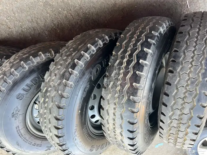 5 جنوط هلل جيب ربع مع كفرات صيني دعسة يوكهاما مقاس 750 16 8