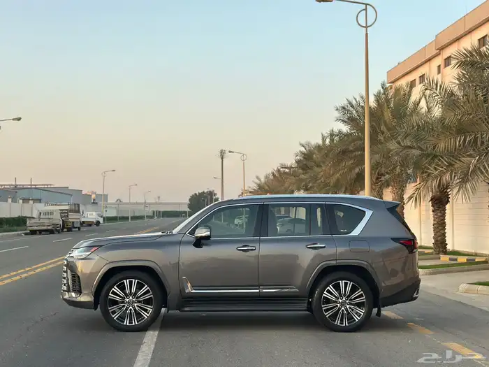 لكزس LX600 2022 BA سعودي شبه جديد 6