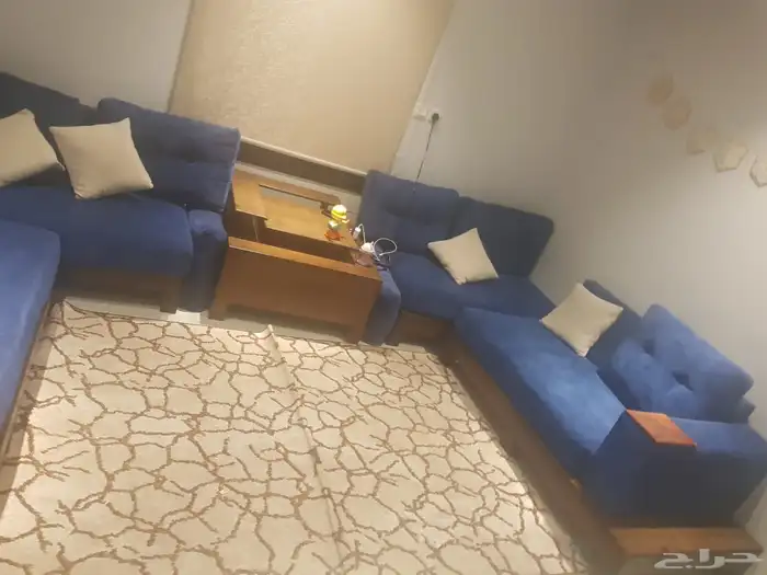 مجلس عباره عن 4 قطع وطاوله 1