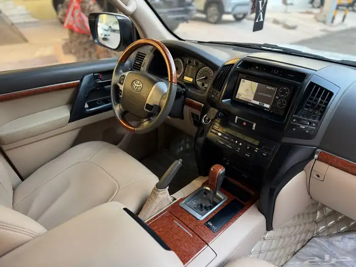 لاندكروزر 2013 GXR3 فل كامل 25